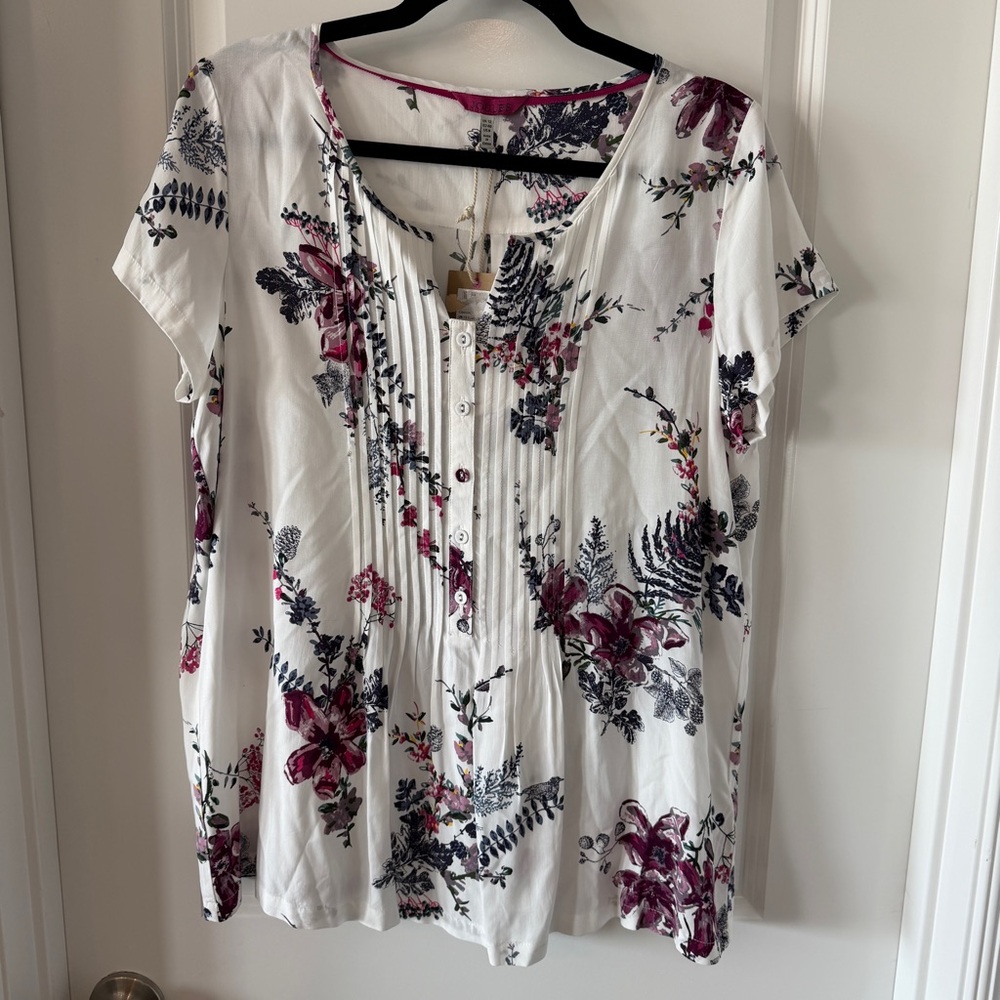NWT Joules Viscose White Short Sleeve Floral Blouse Sz 8‎ Pintuck Bib w/ Buttons